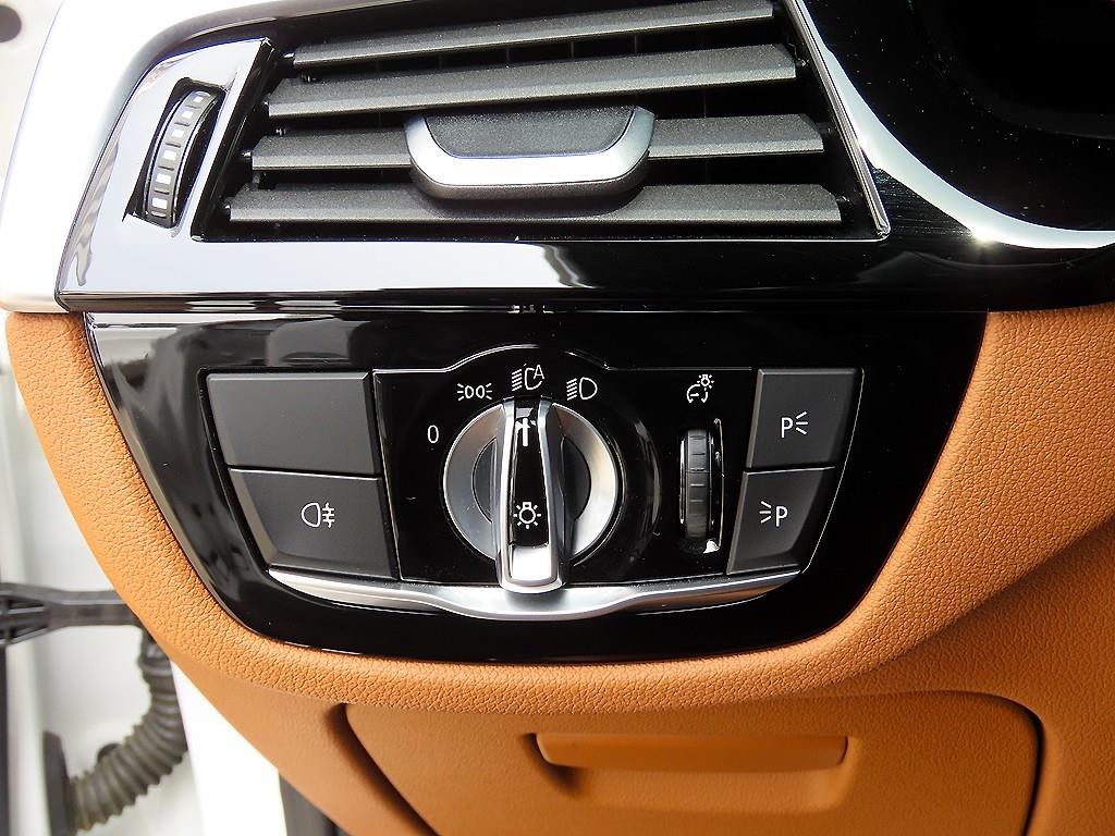 BMW 5시리즈 5시리즈 (G30) 520i M 스포츠 이미지 13