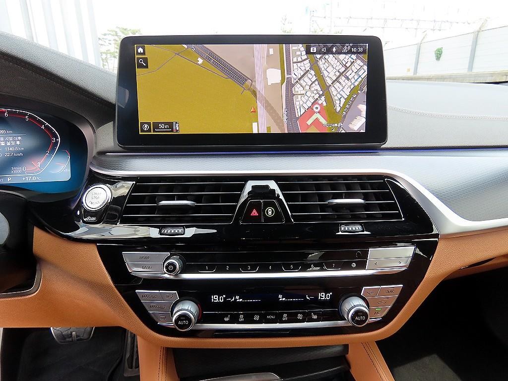 BMW 5시리즈 5시리즈 (G30) 520i M 스포츠 이미지 15
