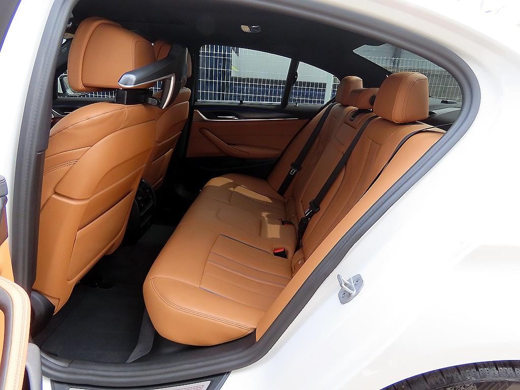 BMW 5시리즈 5시리즈 (G30) 520i M 스포츠 이미지 6