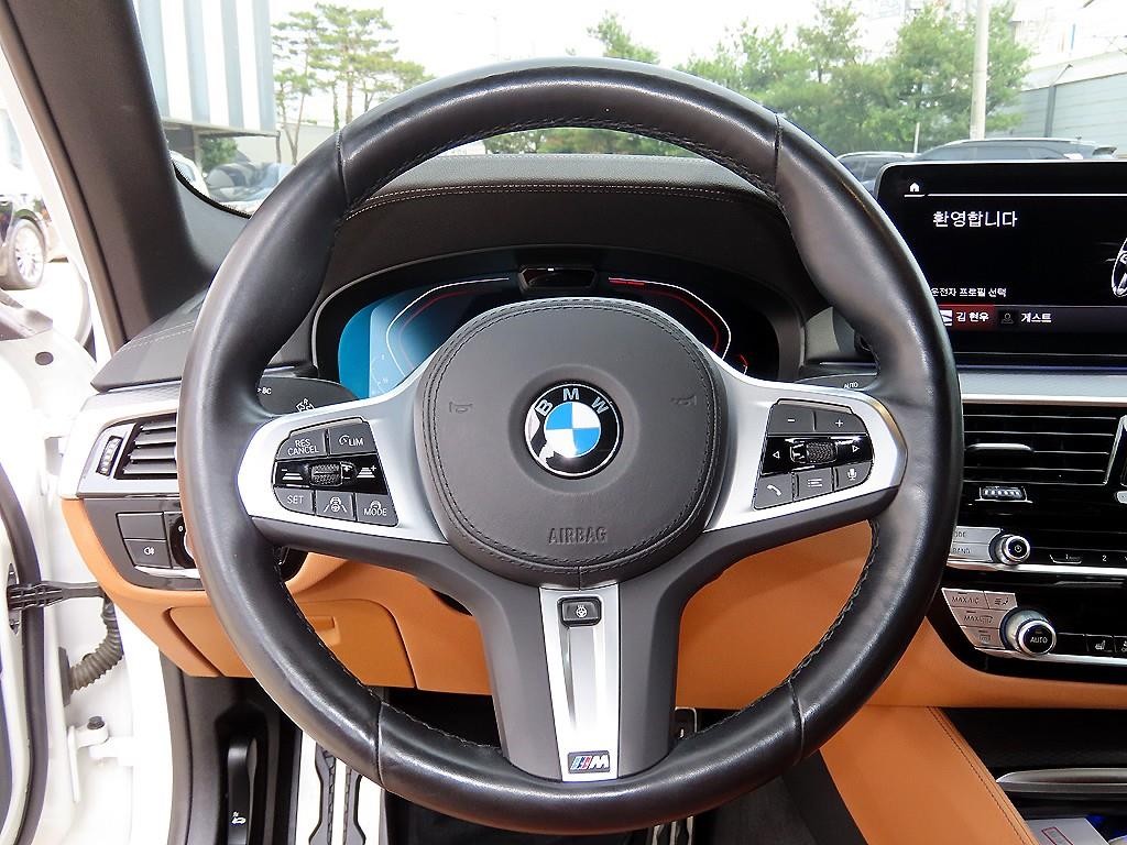 BMW 5시리즈 5시리즈 (G30) 520i M 스포츠 이미지 8