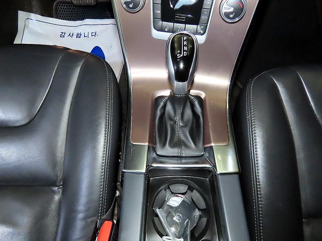 볼보 XC60 D3 이미지 12