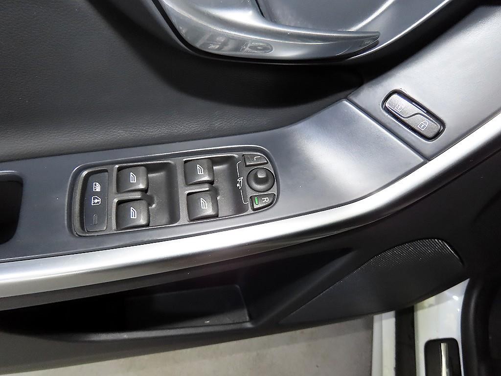 볼보 XC60 D3 이미지 13