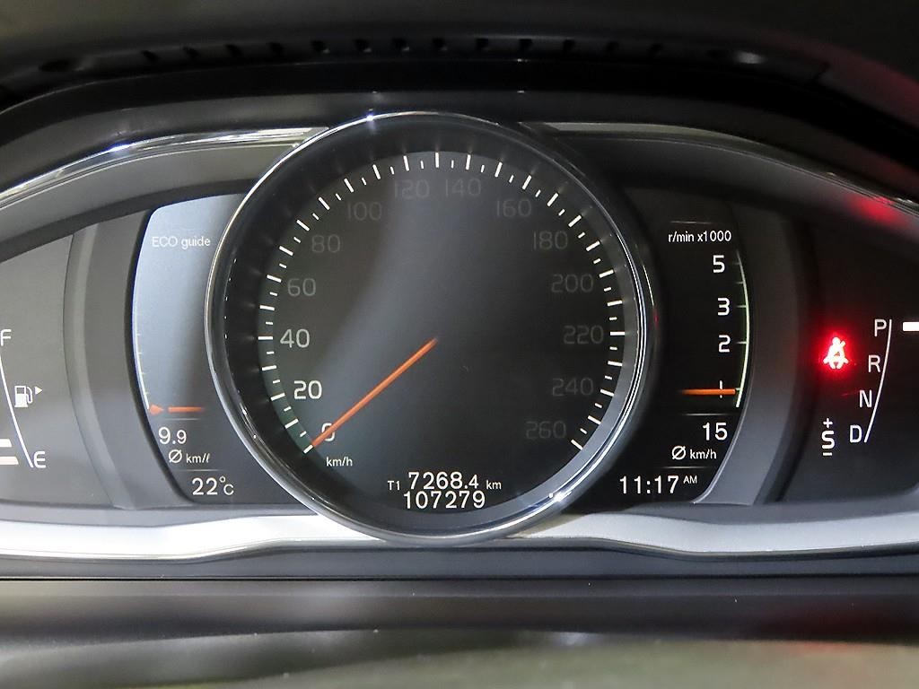 볼보 XC60 D3 이미지 9