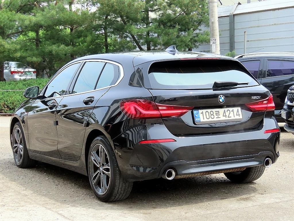 BMW 1시리즈 1시리즈 (F40) 120i 스포츠 이미지 3