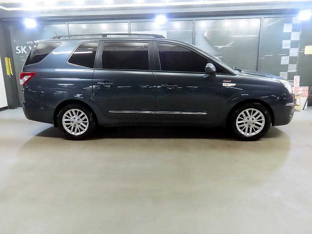 KG모빌리티(쌍용) 코란도 코란도투리스모 4WD GT 11인승 이미지 3