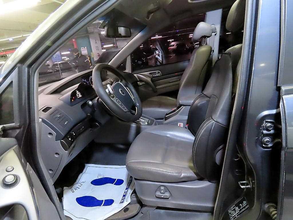 KG모빌리티(쌍용) 코란도 코란도투리스모 4WD GT 11인승 이미지 6