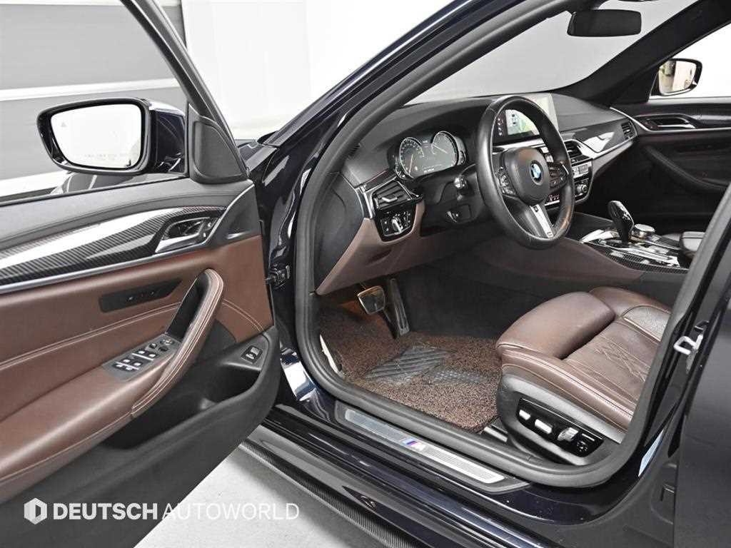 BMW 5시리즈 5시리즈 (G30) 520d M 스포츠 플러스 이미지 11