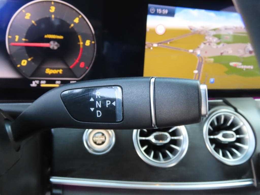 벤츠 E 클래스 E-클래스 W213 E220d 쿠페 이미지 16