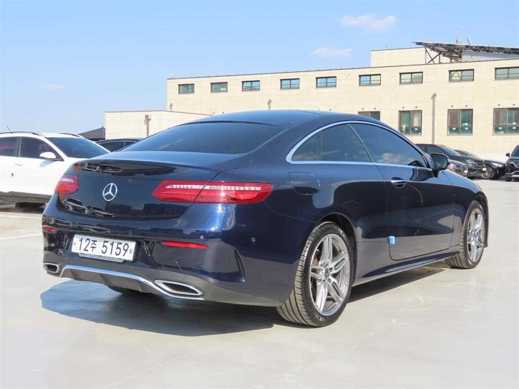 벤츠 E 클래스 E-클래스 W213 E220d 쿠페 이미지 3
