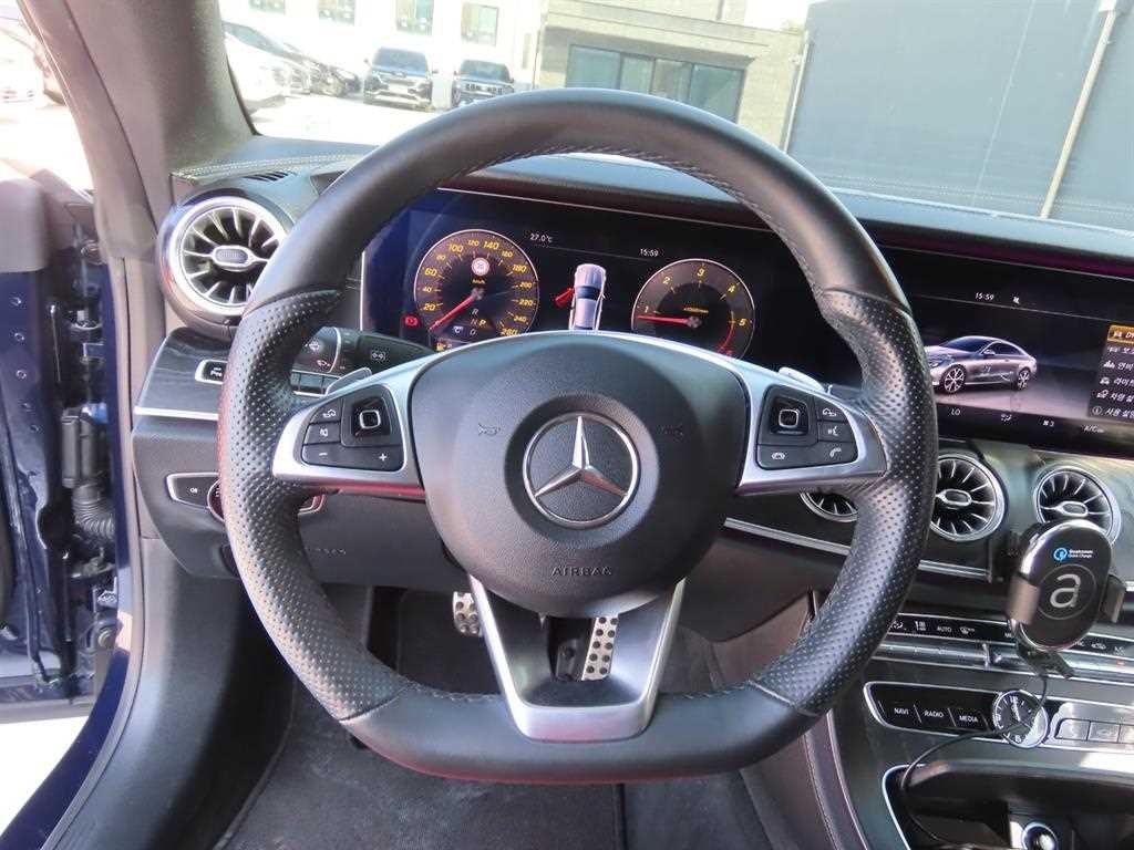 벤츠 E 클래스 E-클래스 W213 E220d 쿠페 이미지 5