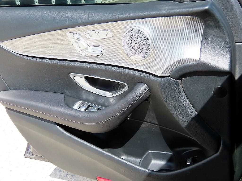 벤츠 E 클래스 E-클래스 W213 E300 4MATIC 익스클루시브 이미지 11