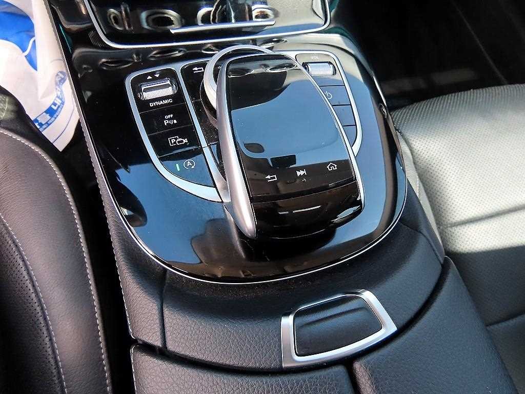 벤츠 E 클래스 E-클래스 W213 E300 4MATIC 익스클루시브 이미지 12