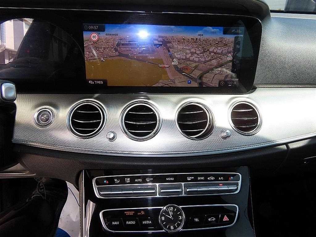 벤츠 E 클래스 E-클래스 W213 E300 4MATIC 익스클루시브 이미지 14