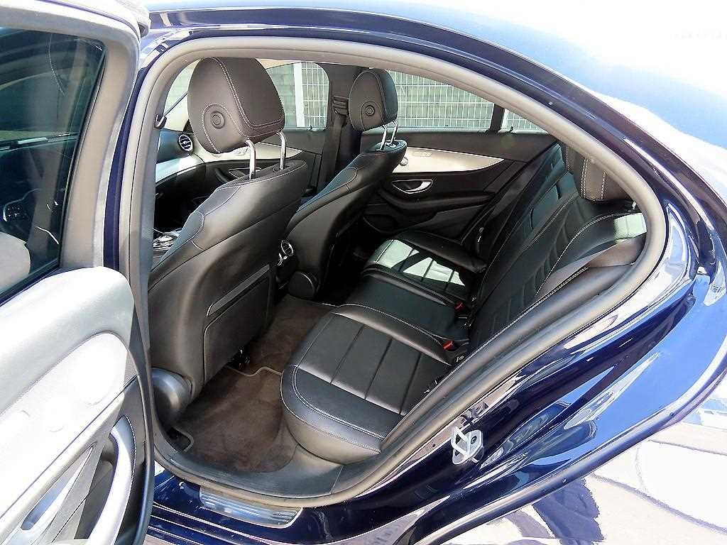 벤츠 E 클래스 E-클래스 W213 E300 4MATIC 익스클루시브 이미지 6
