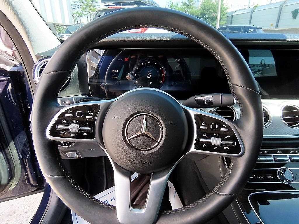 벤츠 E 클래스 E-클래스 W213 E300 4MATIC 익스클루시브 이미지 8