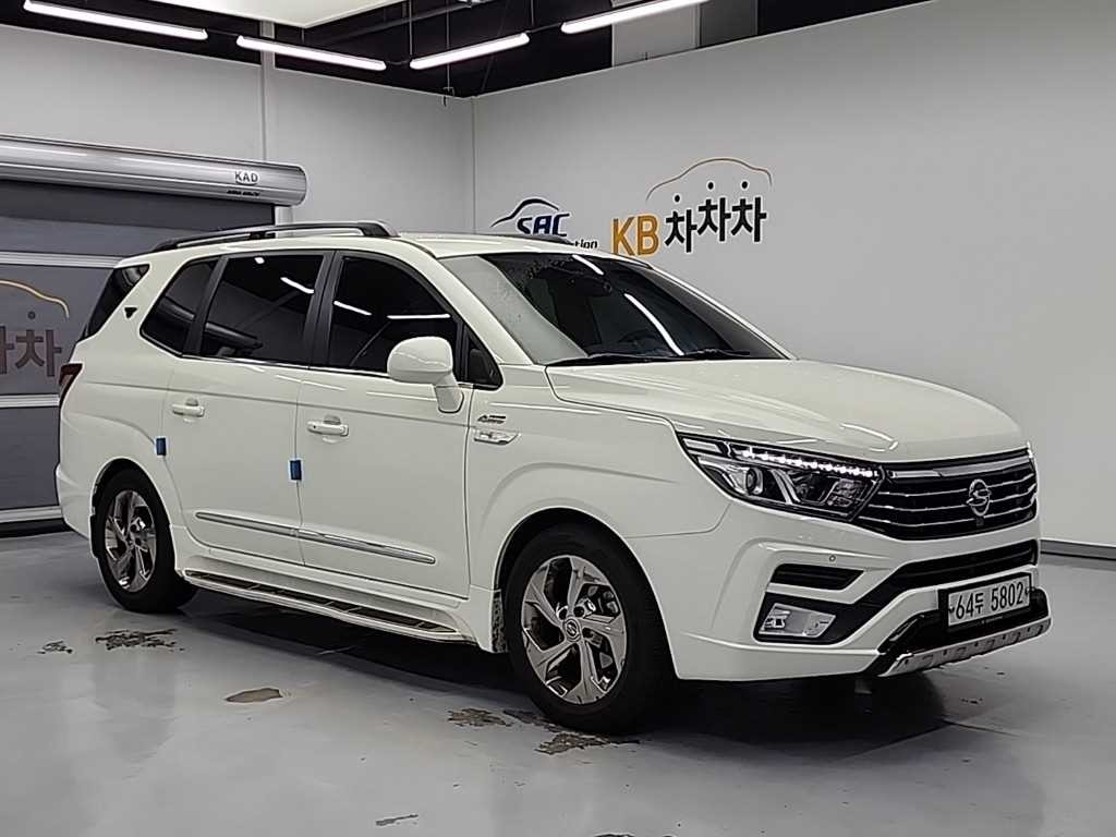 KG모빌리티(쌍용) 코란도 코란도투리스모 4WD TX 9인승 이미지 4