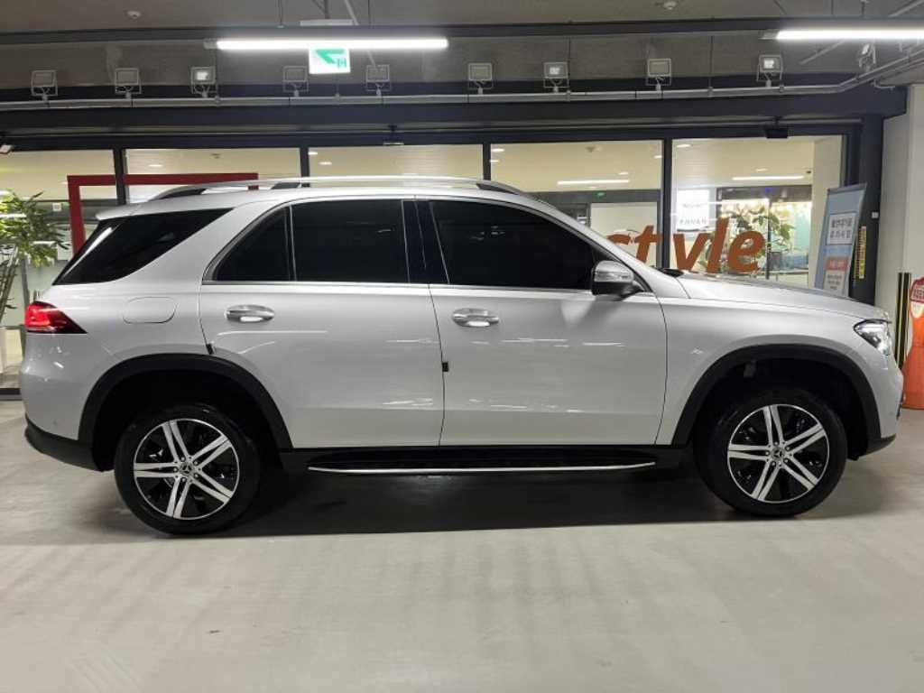 벤츠 GLE 클래스 GLE 클래스 W167 GLE 300d 4MATIC 이미지 3