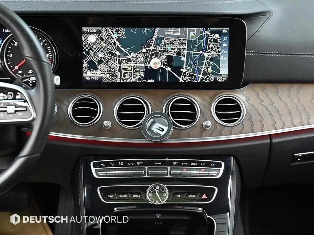 벤츠 E 클래스 E-클래스 W213 E220d 4MATIC 익스클루시브 이미지 14