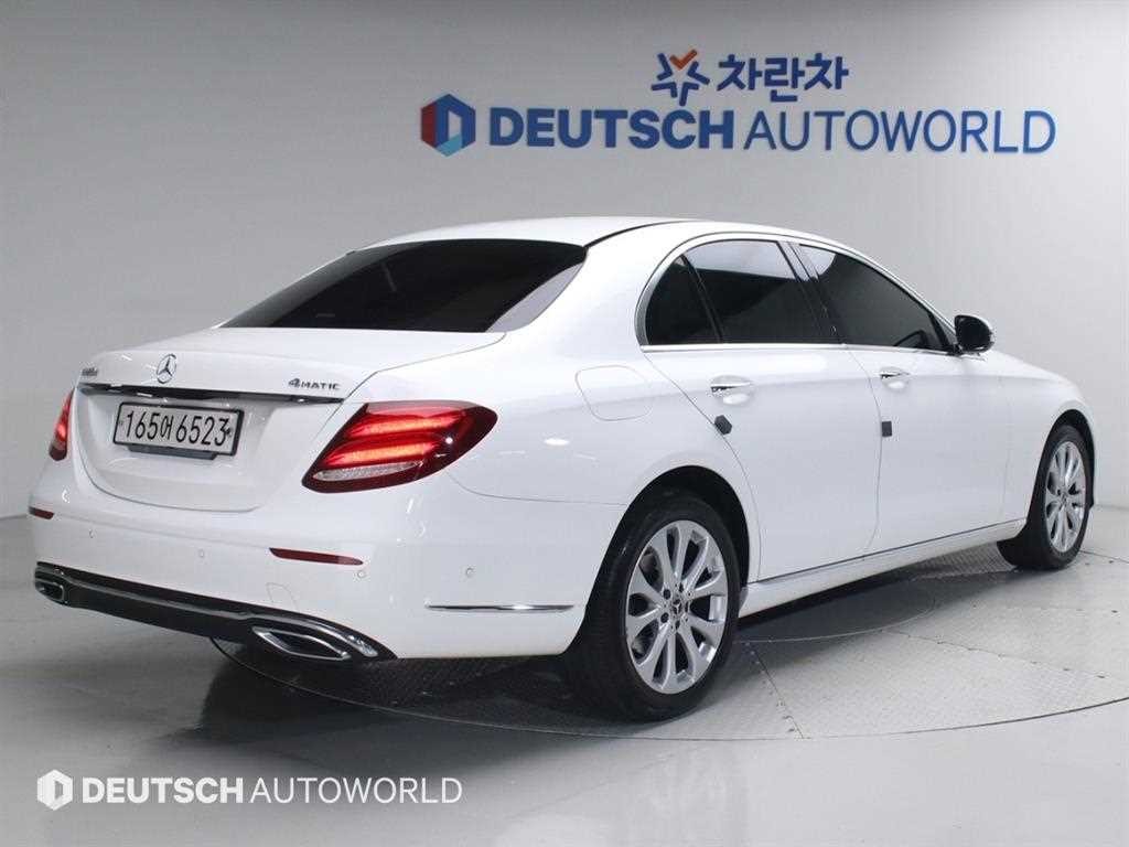 벤츠 E 클래스 E-클래스 W213 E220d 4MATIC 익스클루시브 이미지 2