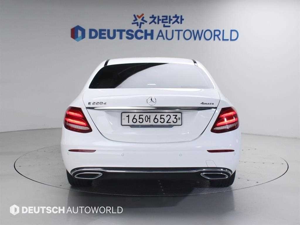 벤츠 E 클래스 E-클래스 W213 E220d 4MATIC 익스클루시브 이미지 4