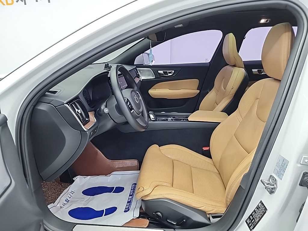 볼보 V60 V60 크로스 컨트리 2세대 2.0 B5 프로 AWD 이미지 12