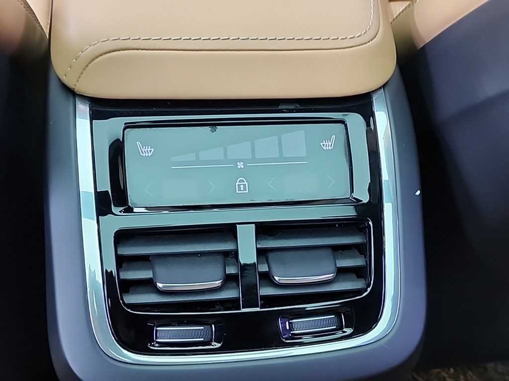 볼보 V60 V60 크로스 컨트리 2세대 2.0 B5 프로 AWD 이미지 14