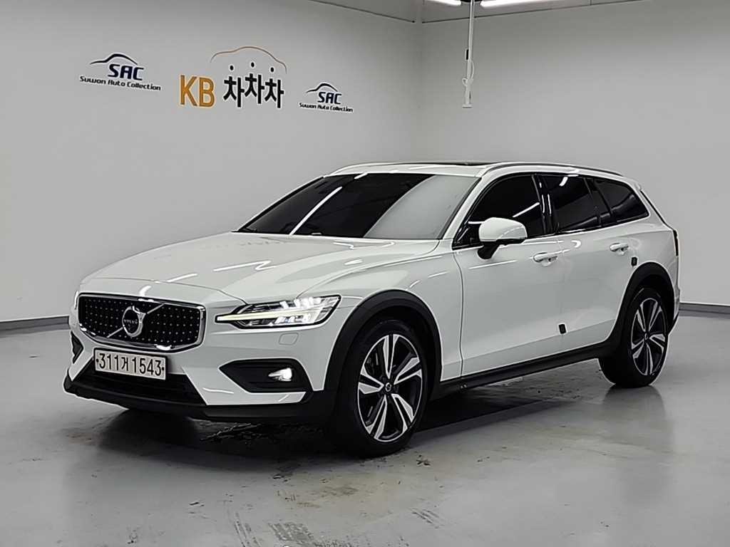 볼보 V60 V60 크로스 컨트리 2세대 2.0 B5 프로 AWD 이미지 2