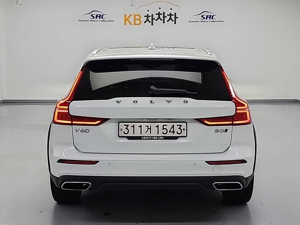 볼보 V60 V60 크로스 컨트리 2세대 2.0 B5 프로 AWD 이미지 4