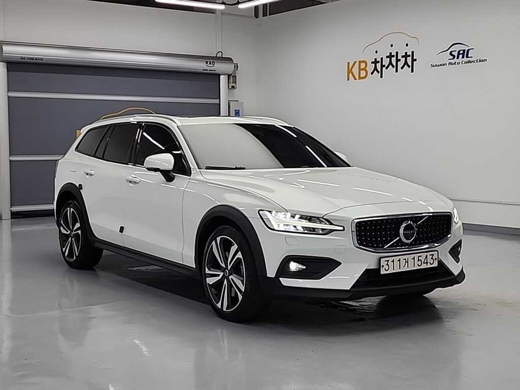 볼보 V60 V60 크로스 컨트리 2세대 2.0 B5 프로 AWD 이미지 5
