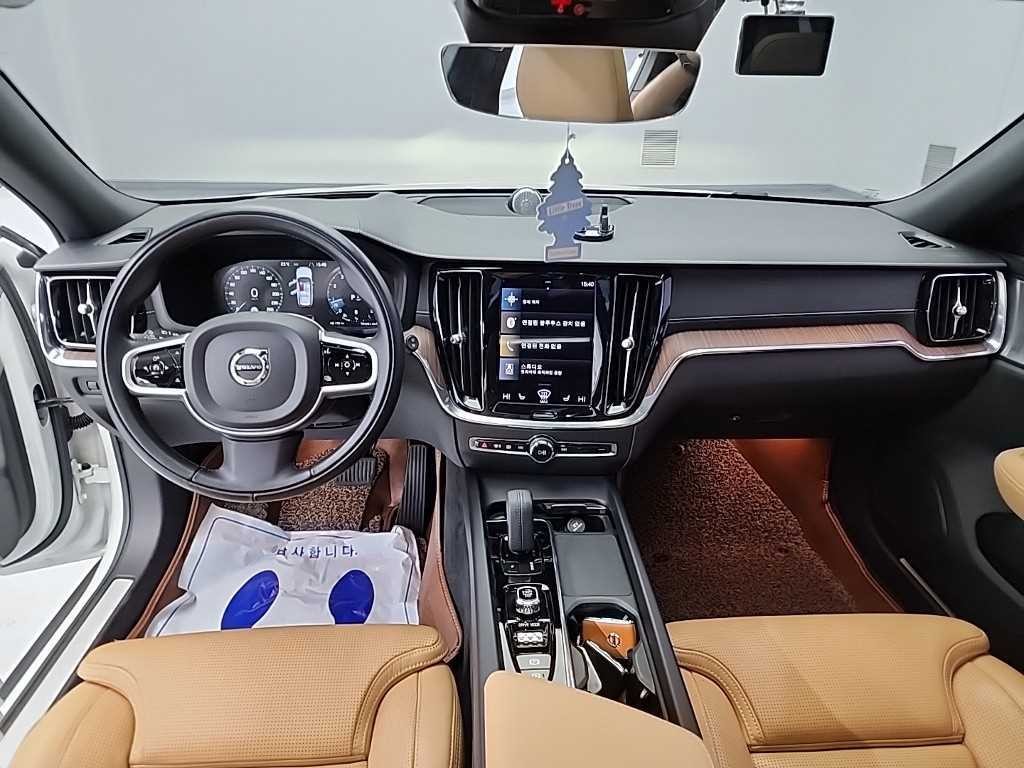 볼보 V60 V60 크로스 컨트리 2세대 2.0 B5 프로 AWD 이미지 8