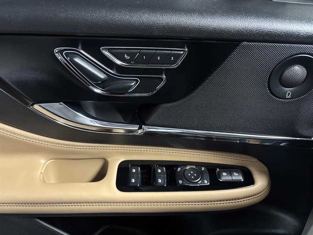 링컨 코세어 2.0 리저브 AWD 이미지 15