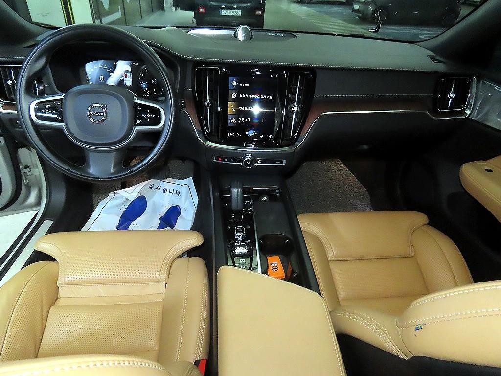 볼보 V60 V60 크로스 컨트리 2세대 2.0 B5 프로 AWD 이미지 10