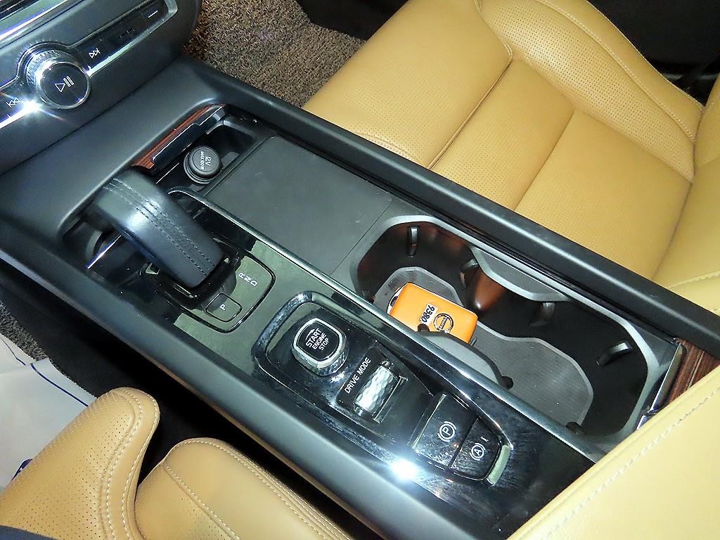 볼보 V60 V60 크로스 컨트리 2세대 2.0 B5 프로 AWD 이미지 12