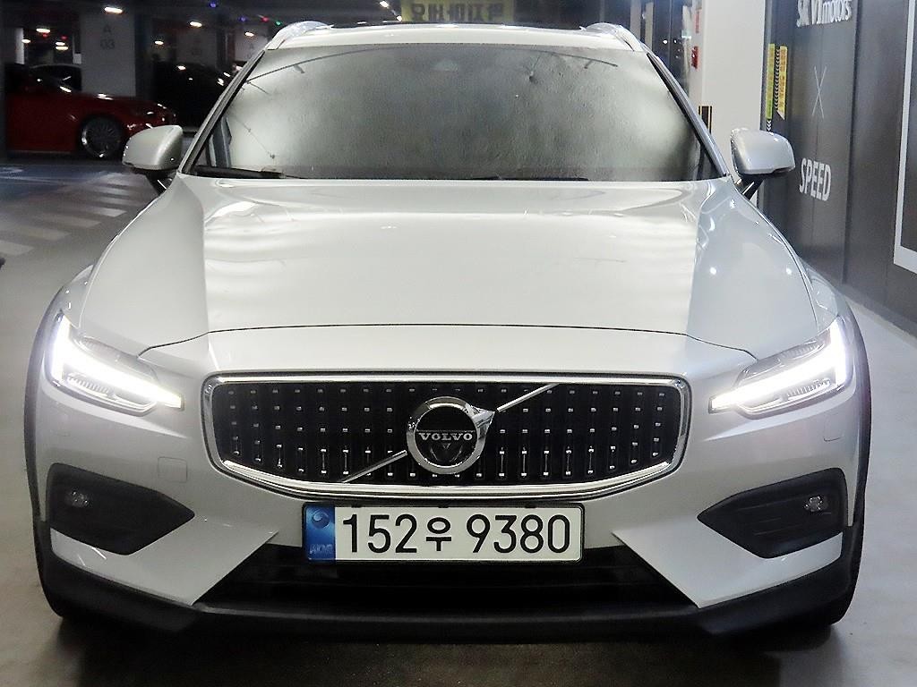 볼보 V60 V60 크로스 컨트리 2세대 2.0 B5 프로 AWD 이미지 2