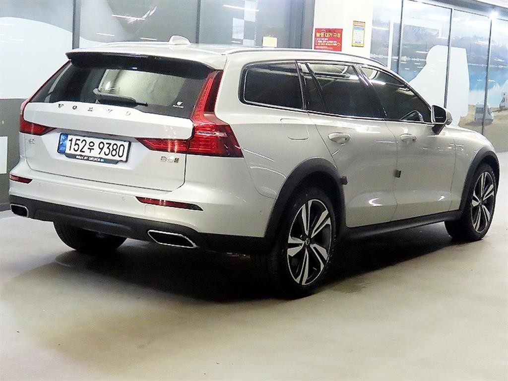 볼보 V60 V60 크로스 컨트리 2세대 2.0 B5 프로 AWD 이미지 4