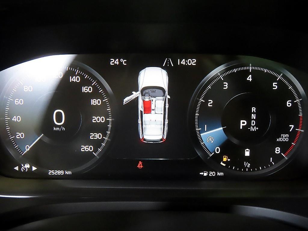 볼보 V60 V60 크로스 컨트리 2세대 2.0 B5 프로 AWD 이미지 9