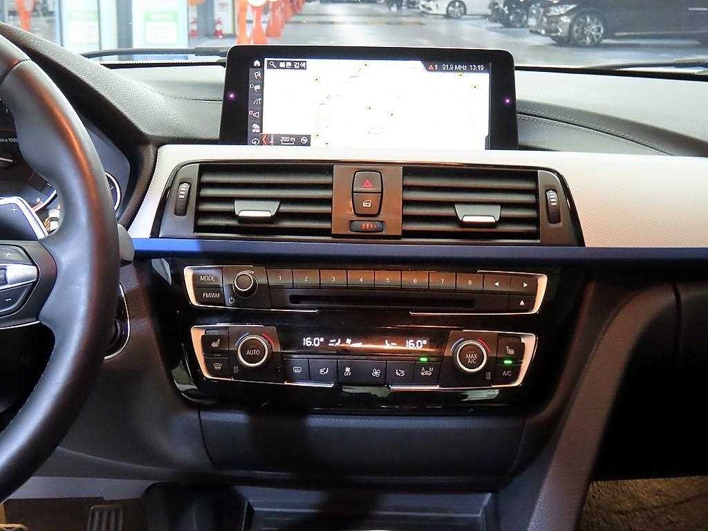 BMW 3시리즈 3시리즈 (F30) 320i M 스포츠 이미지 11