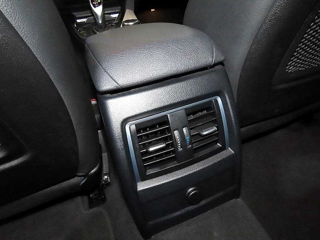 BMW 3시리즈 3시리즈 (F30) 320i M 스포츠 이미지 16