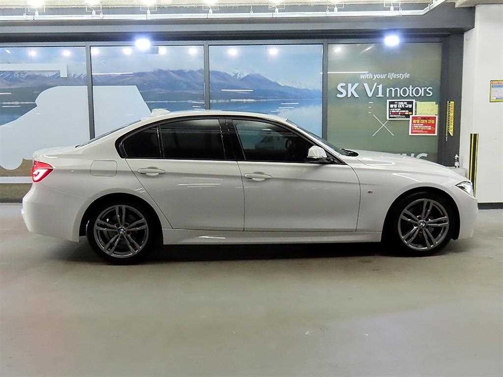 BMW 3시리즈 3시리즈 (F30) 320i M 스포츠 이미지 3