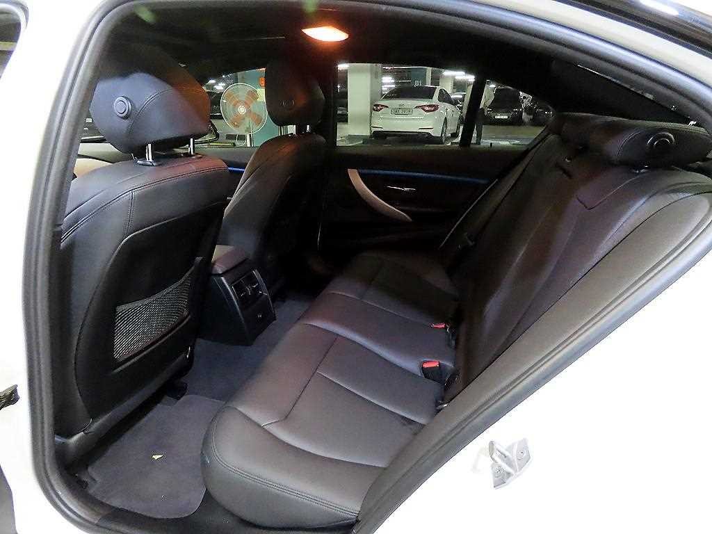 BMW 3시리즈 3시리즈 (F30) 320i M 스포츠 이미지 7