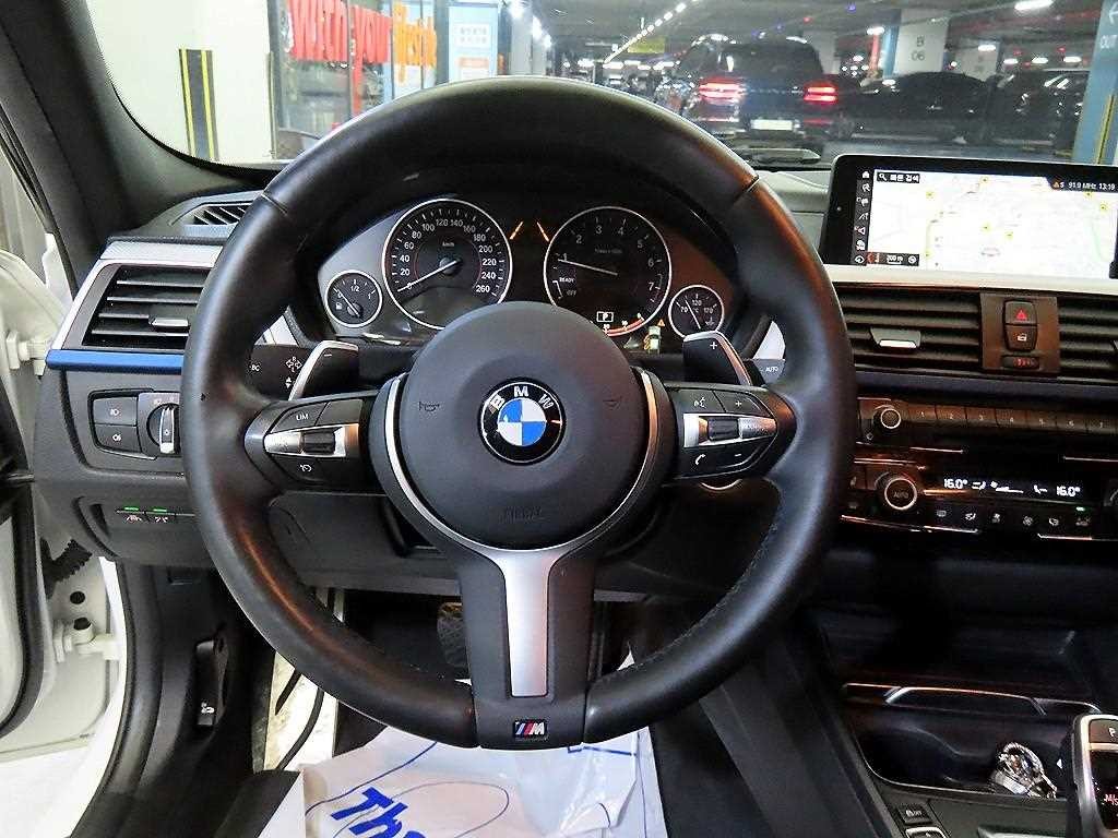 BMW 3시리즈 3시리즈 (F30) 320i M 스포츠 이미지 8