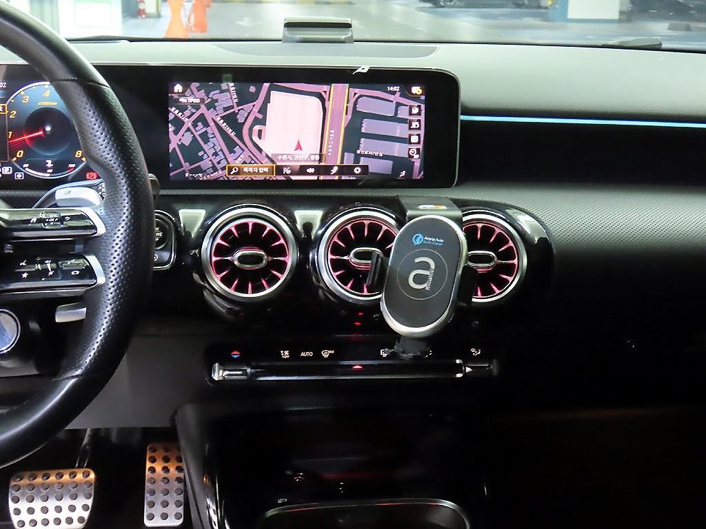 벤츠 A 클래스 A클래스 W177 AMG A45 4MATIC+ 해치백 이미지 11