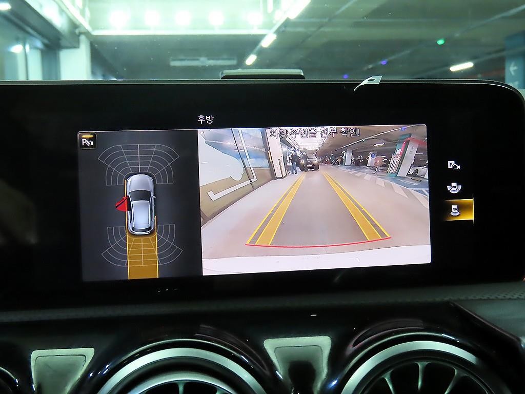 벤츠 A 클래스 A클래스 W177 AMG A45 4MATIC+ 해치백 이미지 12