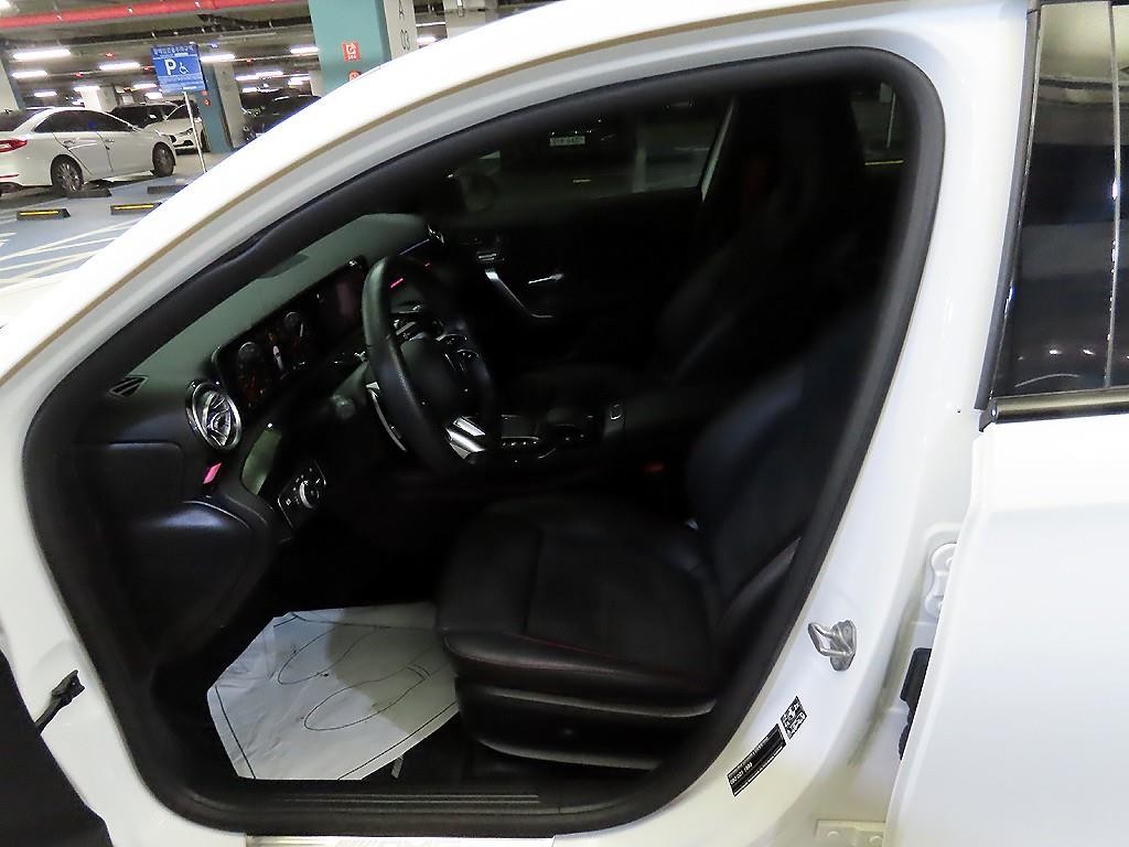 벤츠 A 클래스 A클래스 W177 AMG A45 4MATIC+ 해치백 이미지 6