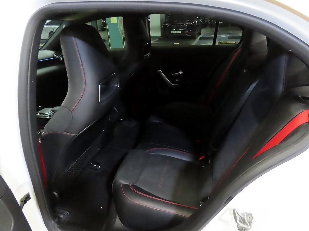 벤츠 A 클래스 A클래스 W177 AMG A45 4MATIC+ 해치백 이미지 7