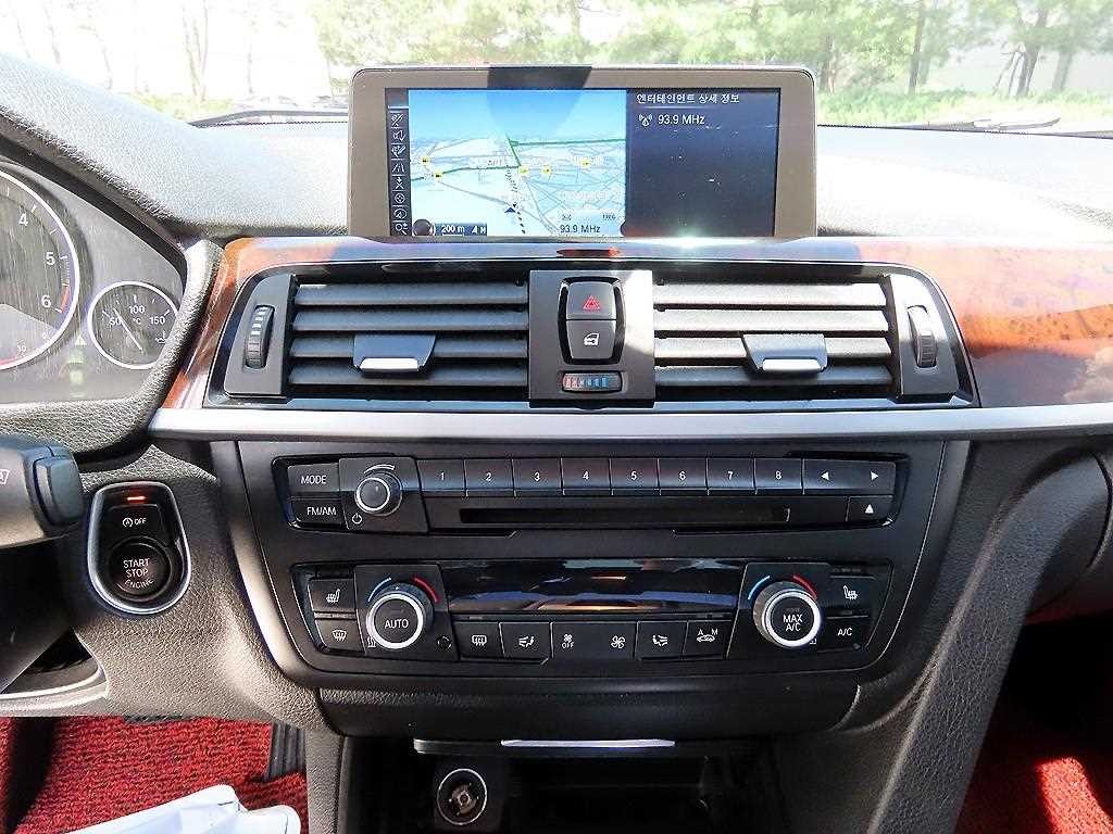BMW 3시리즈 3시리즈 (F30) 320d xDrive 이미지 13