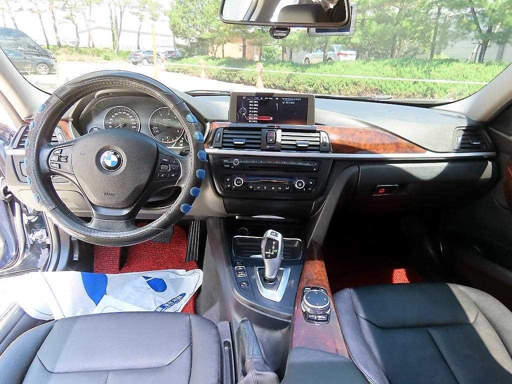 BMW 3시리즈 3시리즈 (F30) 320d xDrive 이미지 7