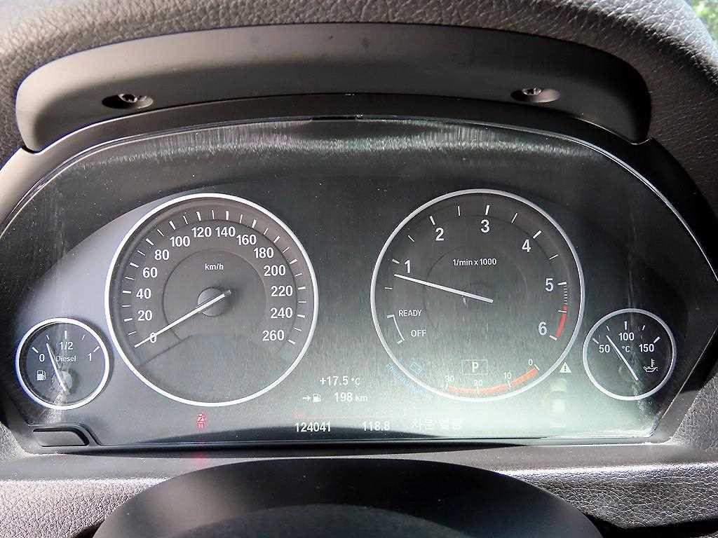 BMW 3시리즈 3시리즈 (F30) 320d xDrive 이미지 9