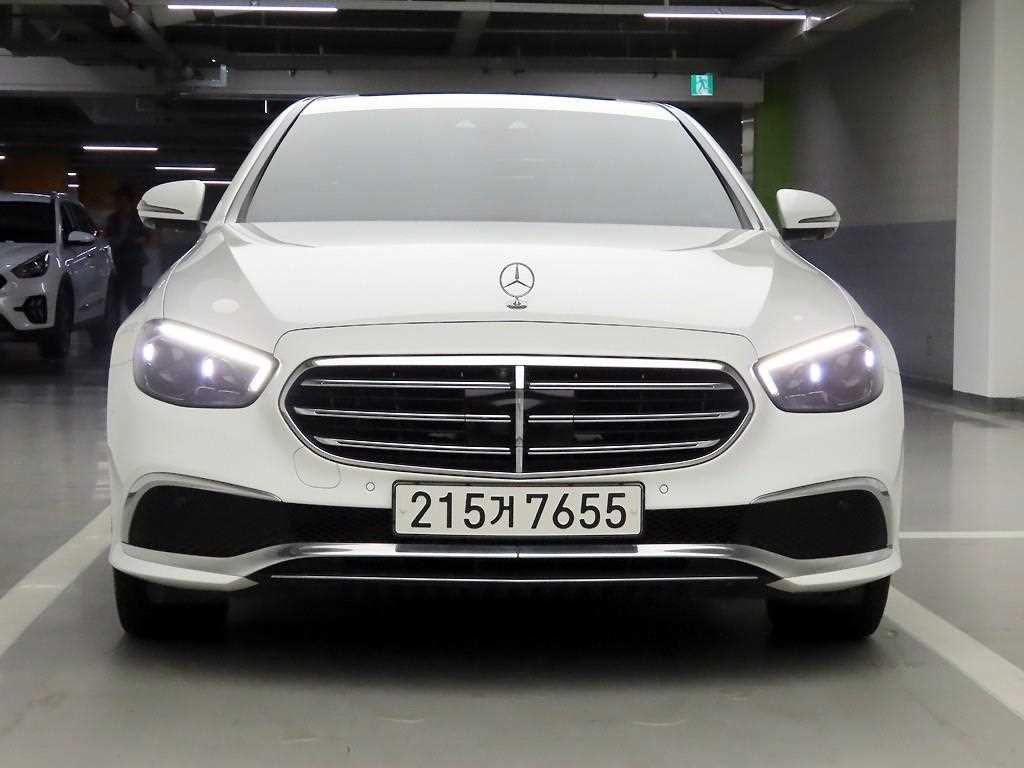 벤츠 E 클래스 E-클래스 W213 E300e 4MATIC 익스클루시브 이미지 1