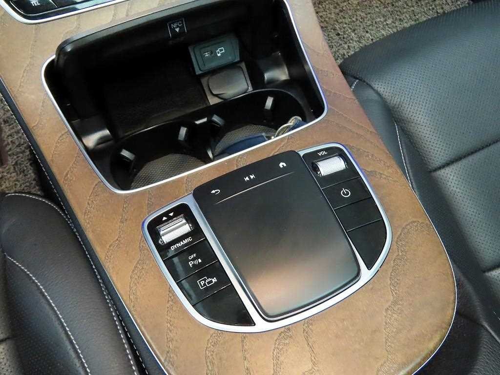 벤츠 E 클래스 E-클래스 W213 E300e 4MATIC 익스클루시브 이미지 10